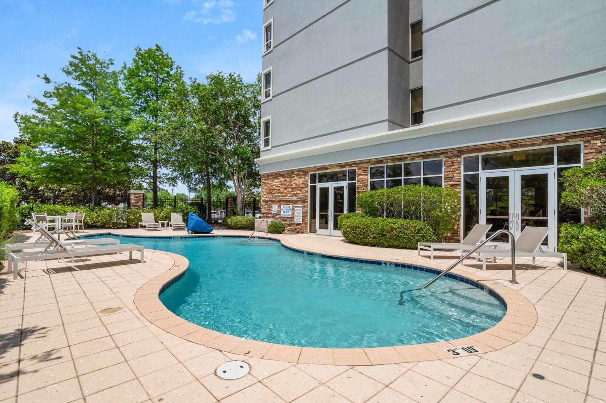 Holiday Inn Baton Rouge College Drive I-10 By Ihg Exterior photo